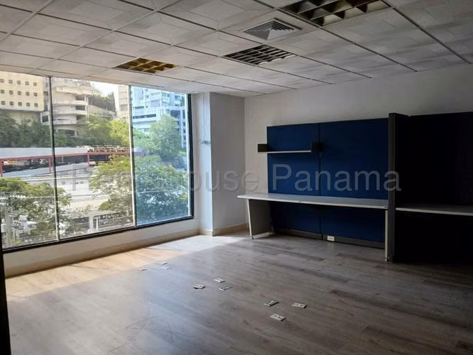 Oficina Comercial en Alquiler en El Dorado JG