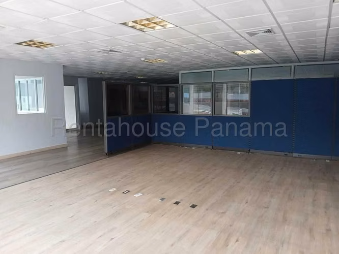 Oficina Comercial en Alquiler en El Dorado JG