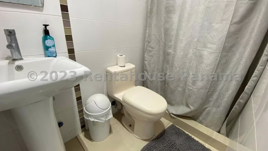 Apartamento en Alquiler en Carrasquilla. PH TEUS TOWER 1. 27LDC820