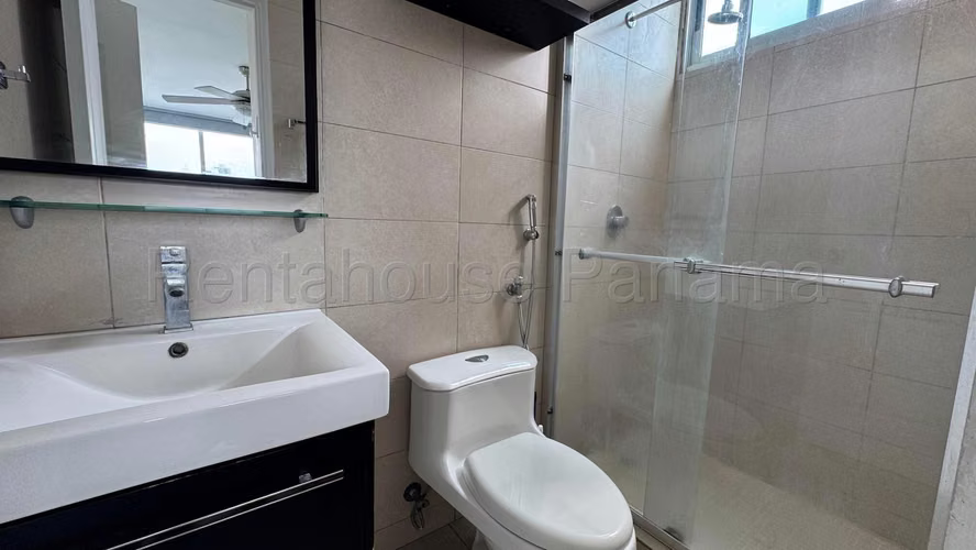 Apartamento en Alquiler en Carrasquilla. PH TEUS TOWER 1. 27LDC820