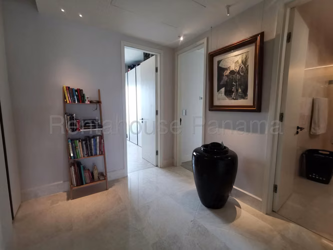 Se Vende Apartamento en Punta Pacifica LA27-791