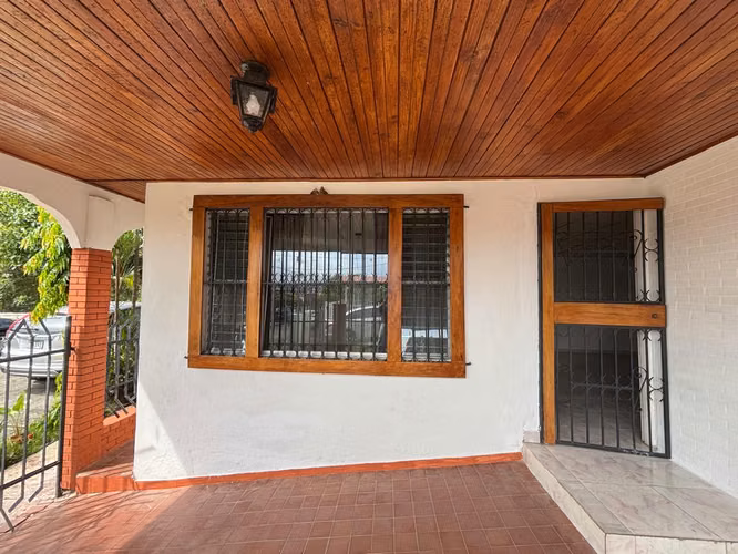 VENTA DE CASA EN VILLA LUCRE