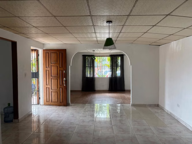 VENTA DE CASA EN VILLA LUCRE