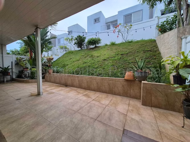 Se Vende Casa en Brisas Del Golf LA25-9830