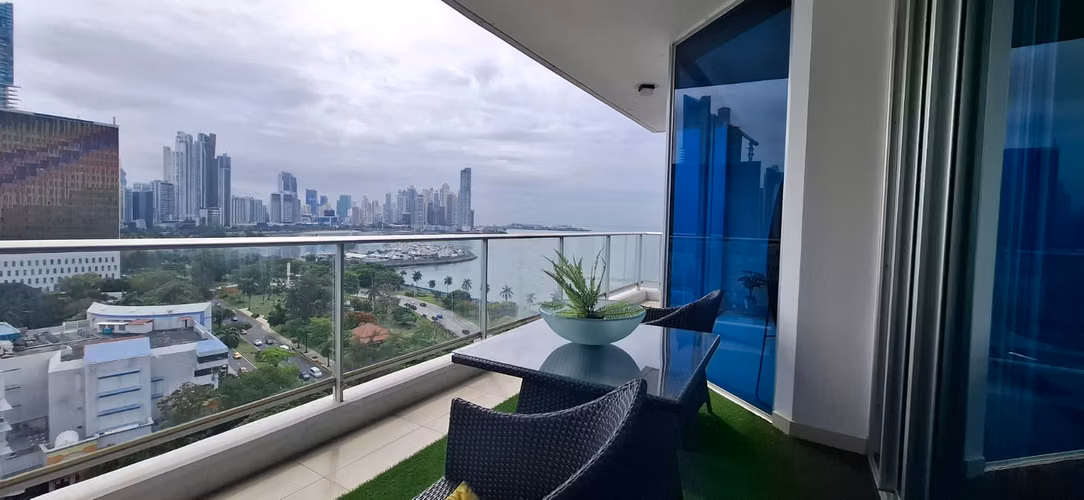 Alquiler B/.1,550 | Apartamento Amoblado con Vista al Mar | Ave. Balboa