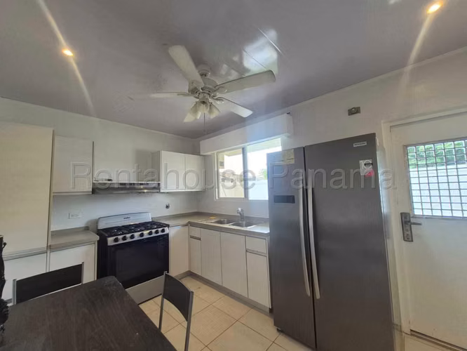 Se Vende Casa en Brisas Del Golf LA27-789
