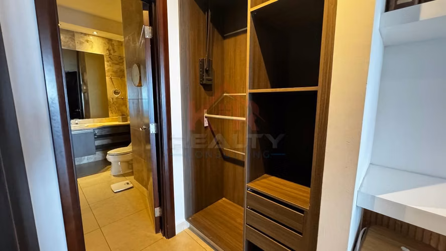 ALQUILER DE APARTAMENTO AMOBLADO EN AVENIDA BALBOA, P.H. RIVAGE, PISO ALTO