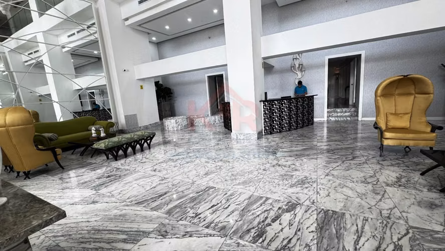 ALQUILER DE APARTAMENTO AMOBLADO EN AVENIDA BALBOA, P.H. RIVAGE, PISO ALTO