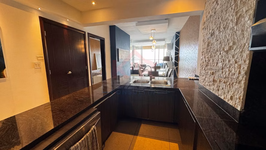 ALQUILER DE APARTAMENTO AMOBLADO EN AVENIDA BALBOA, P.H. RIVAGE, PISO ALTO