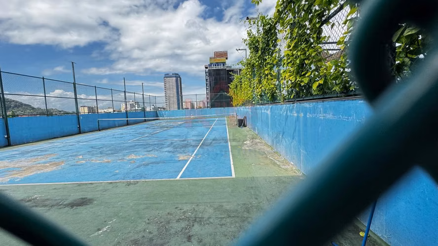 ALQUILER DE APARTAMENTO AMOBLADO EN AVENIDA BALBOA, P.H. RIVAGE, PISO ALTO