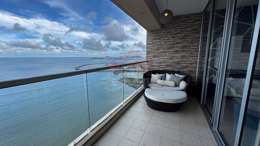 ALQUILER DE APARTAMENTO AMOBLADO EN AVENIDA BALBOA, P.H. RIVAGE, PISO ALTO