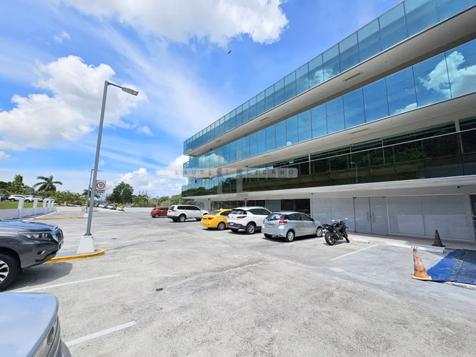 Venta de Local Comercial/ Oficina en Terrazas de Albrook - Haga una oferta
