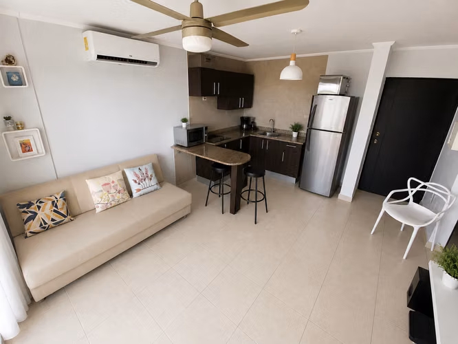 Apartamento Amueblado en Venta | Playa Corona | Terraza con Vista al Mar - Imagen 4