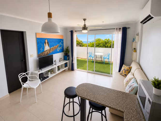 Apartamento Amueblado en Venta | Playa Corona | Terraza con Vista al Mar - Imagen 3