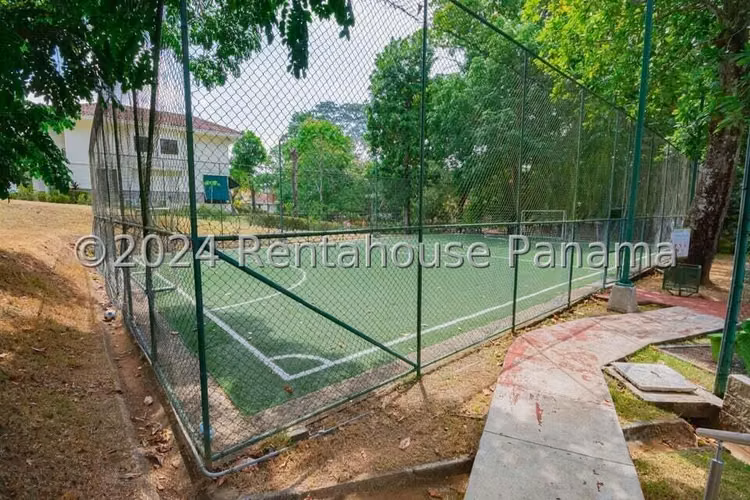 Vendo Casa de 501 m² en PH Camino de Cruces, Ancón 26-342GG