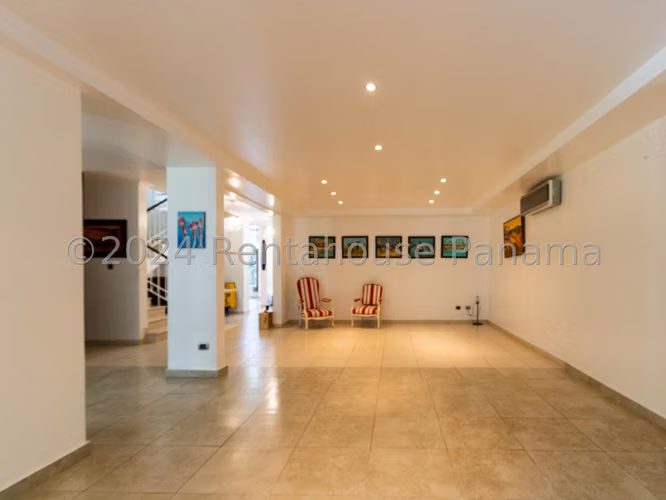 Vendo Casa de 501 m² en PH Camino de Cruces, Ancón 26-342GG
