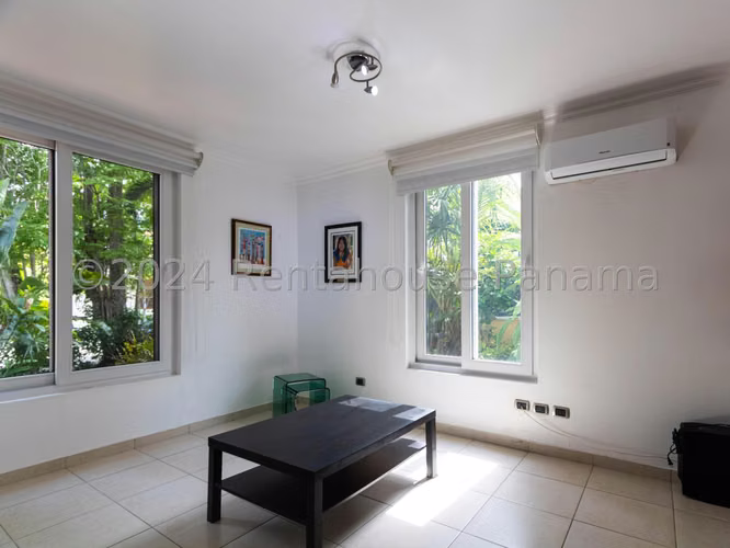 Vendo Casa de 501 m² en PH Camino de Cruces, Ancón 26-342GG