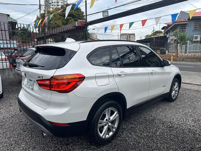BMW X1 2018 TECHO PANORAMICO