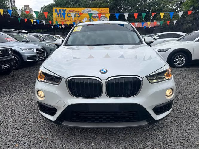 BMW X1 2018 TECHO PANORAMICO