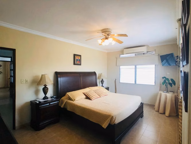 SE VENDE CASA 1,100M2