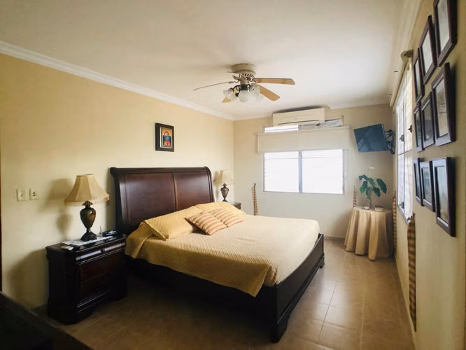 SE VENDE CASA 1,100M2