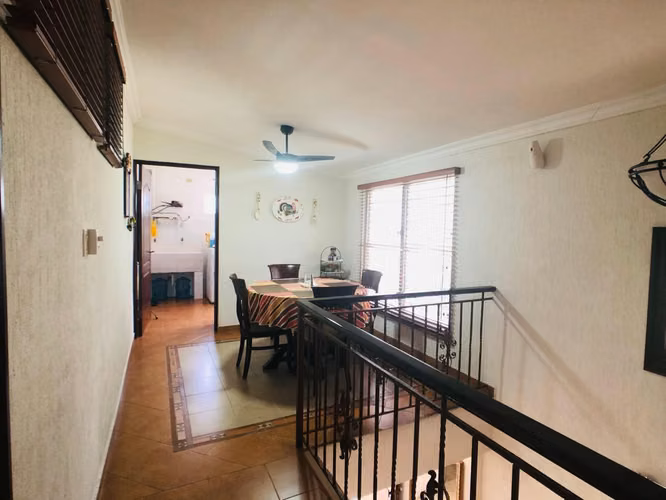 SE VENDE CASA 1,100M2