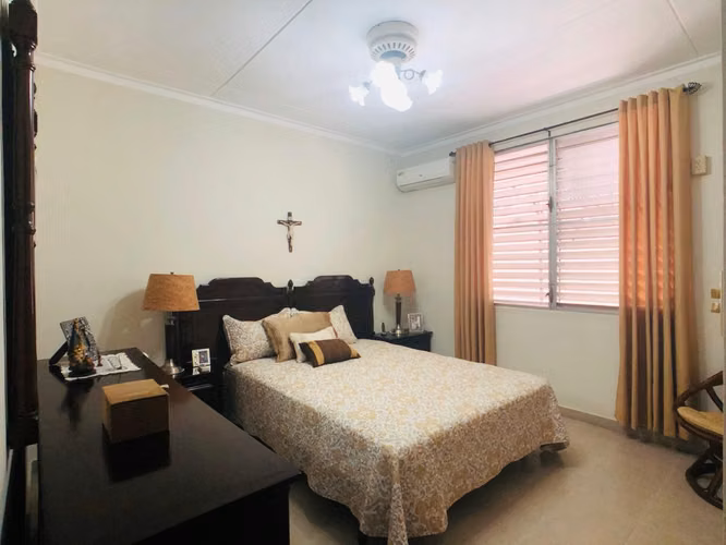 SE VENDE CASA 1,100M2
