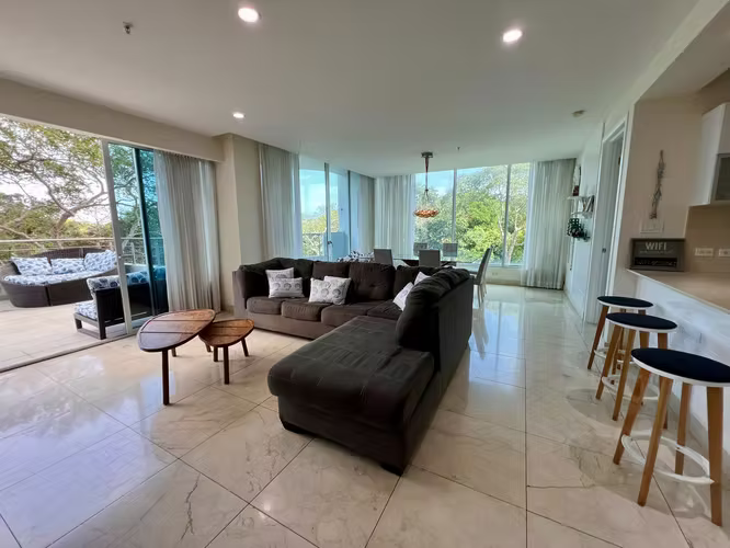 Exclusivo apartamento en Playa Bonita a solo 15 minutos de la ciudad.