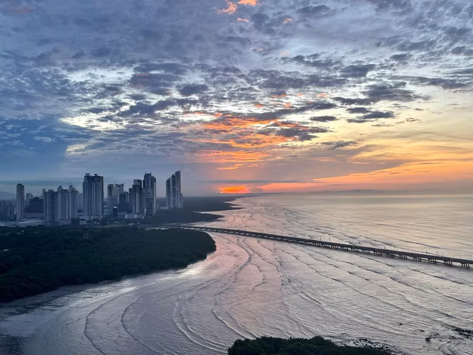 Apartamento en Coco del Mar I con balcón y vista al mar