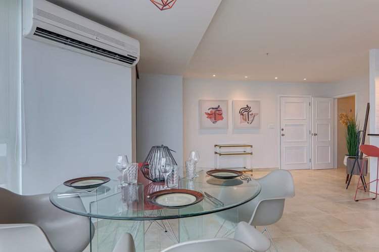 PH Riverside, Costa del Este - Se vende apartamento en piso alto con vista al mar