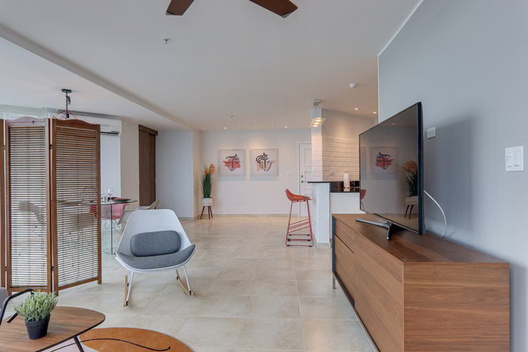 PH Riverside, Costa del Este - Se vende apartamento en piso alto con vista al mar