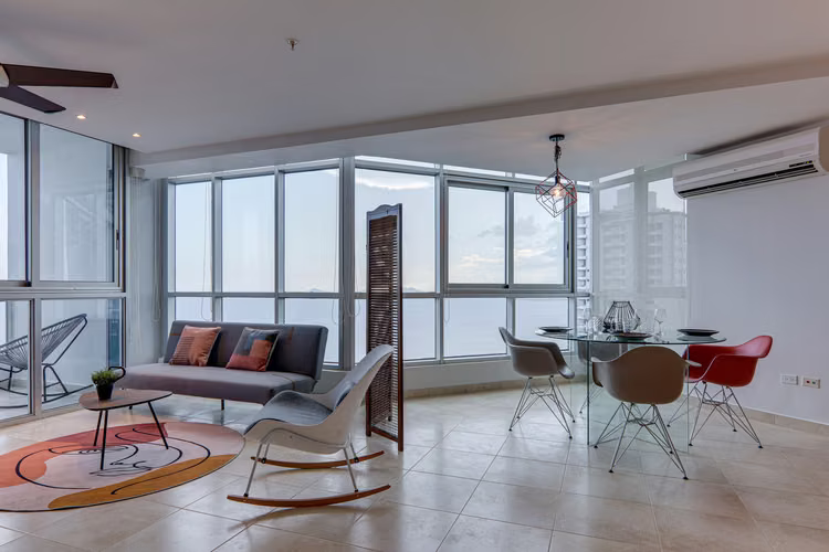 PH Riverside, Costa del Este - Se vende apartamento en piso alto con vista al mar