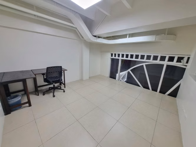OFICINA CON VENTANALES · PLAZA PAITILLA · 6F