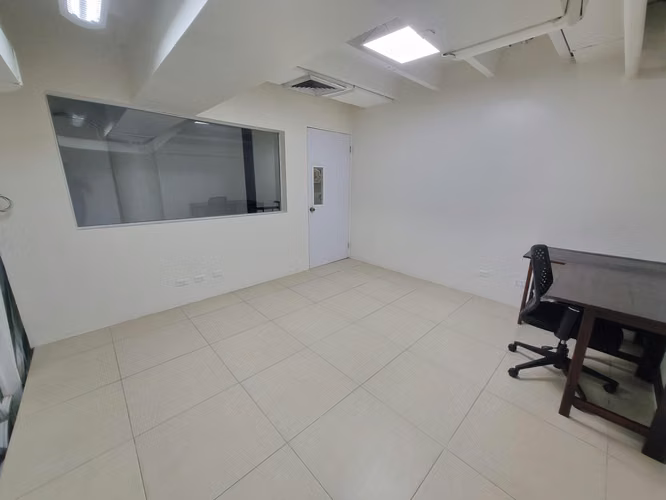 OFICINA CON VENTANALES · PLAZA PAITILLA · 6F