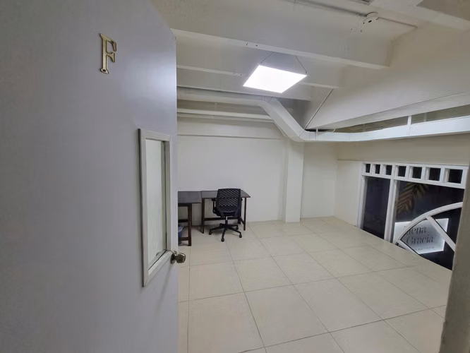 OFICINA CON VENTANALES · PLAZA PAITILLA · 6F
