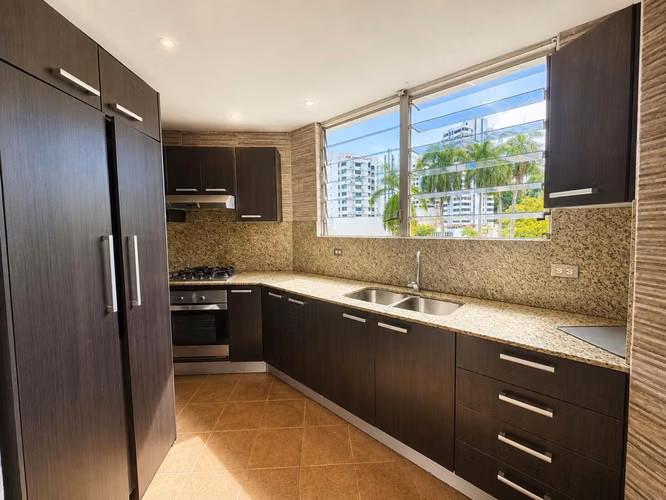 ALQUILER APARTAMENTO EL CANGREJO SEMI AMOBLADO PH HILTON PARK MLD