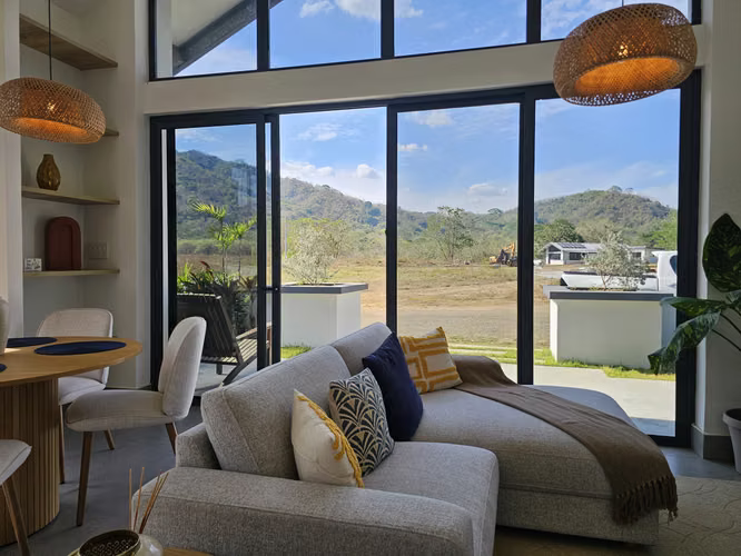 Casa Nueva con Energía Solar en Comunidad Cerrada – Cañas