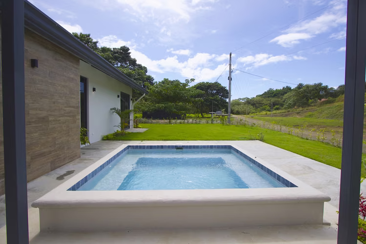 Casa Nueva con Energía Solar en Comunidad Cerrada – Cañas