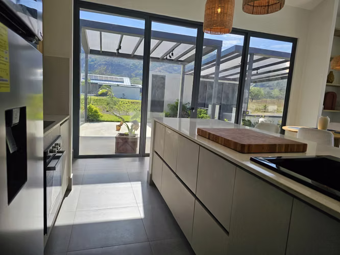 Casa Nueva con Energía Solar en Comunidad Cerrada – Cañas