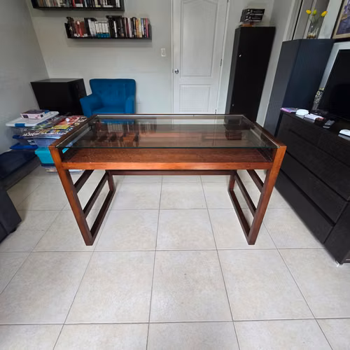 Escritorio de Madera con Vidrio