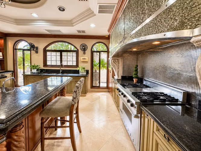 CASA EN COSTA DEL ESTE MANSION 1337M2 CON PISICNA BALMORAL - Imagen 12