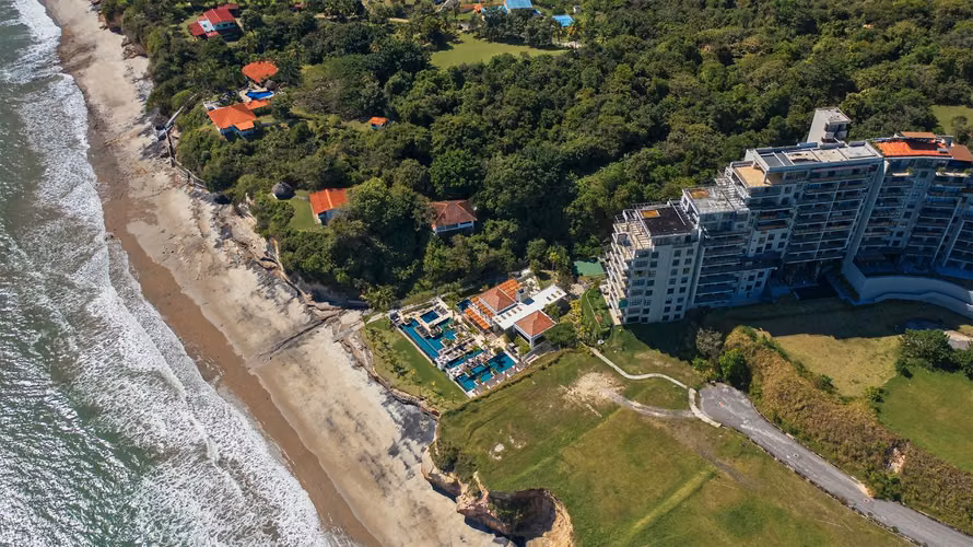 Apartamentos Frente al Mar en Comunidad Cerrada – San Carlos