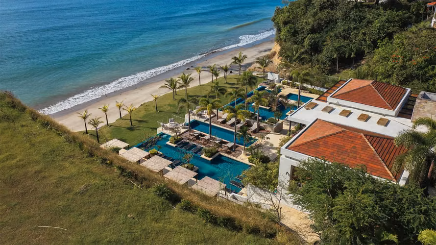 Apartamentos Frente al Mar en Comunidad Cerrada – San Carlos