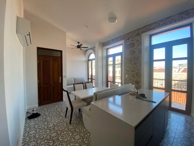 . Apartamento en Casco Viejo de 100m2 I 2 Rec I Amoblado I Con balcón y 1 parking