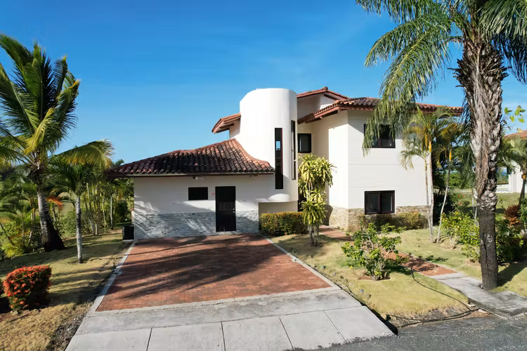 Casa con Vista al Mar en Comunidad Privada – Pedasí