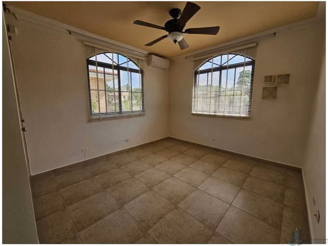 VENTA CASA EN CLAYTON 450 M2 CON PISCINA CLAYTON VILLAGE