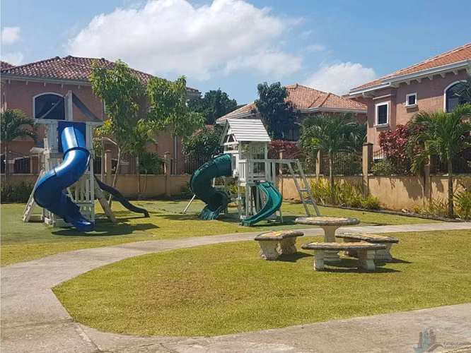 VENTA CASA EN CLAYTON 450 M2 CON PISCINA CLAYTON VILLAGE