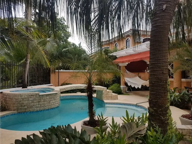 VENTA CASA EN CLAYTON 450 M2 CON PISCINA CLAYTON VILLAGE