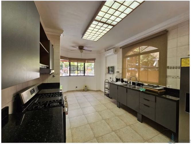 VENTA CASA EN CLAYTON 450 M2 CON PISCINA CLAYTON VILLAGE