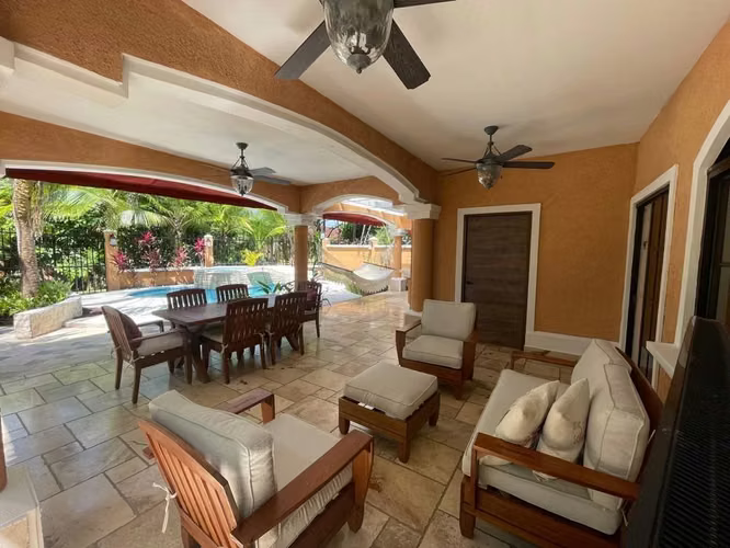 VENTA CASA EN CLAYTON 450 M2 CON PISCINA CLAYTON VILLAGE